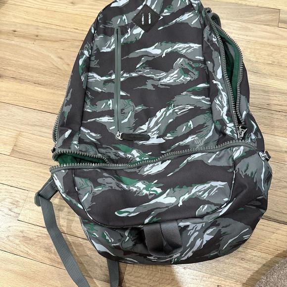 BA470-012 Nike Camo 2013 Backpack - Picture 1 of 5